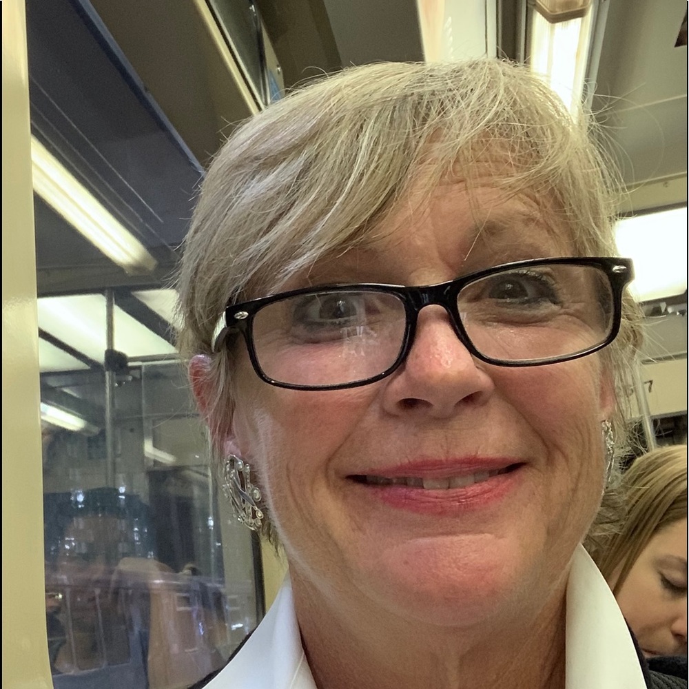 Meet your Posher, Laura